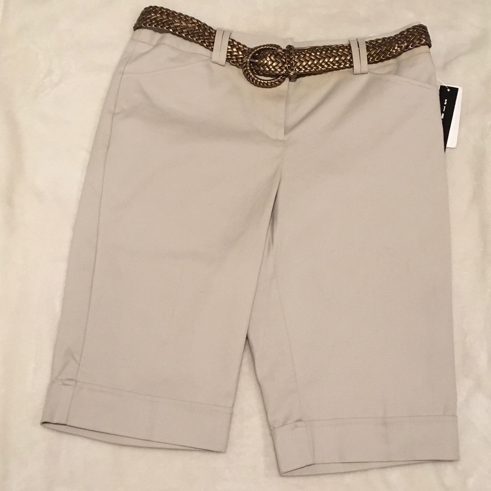 Long dress shorts with belt